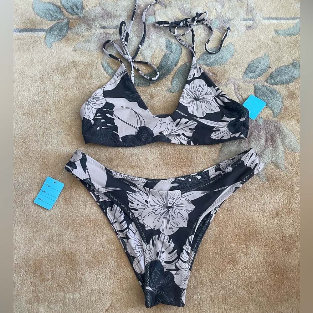 NWT Stone Fox Swim Sandbiscus Set